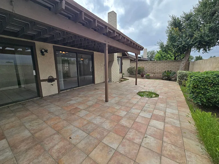 2960 Hyde Park Cir — Photo 21