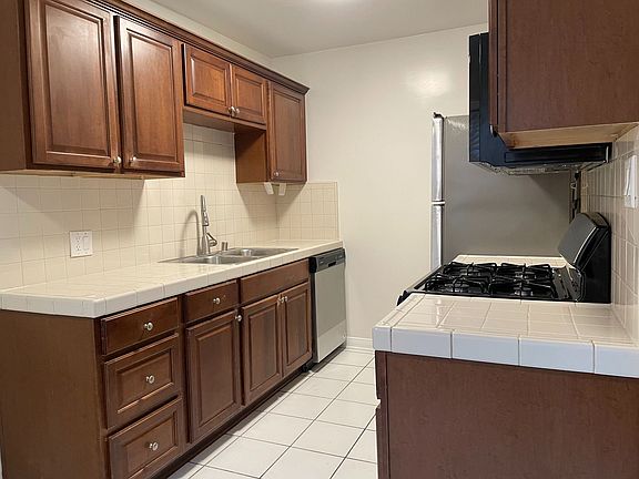5th image of 11011 Venice Blvd #13
