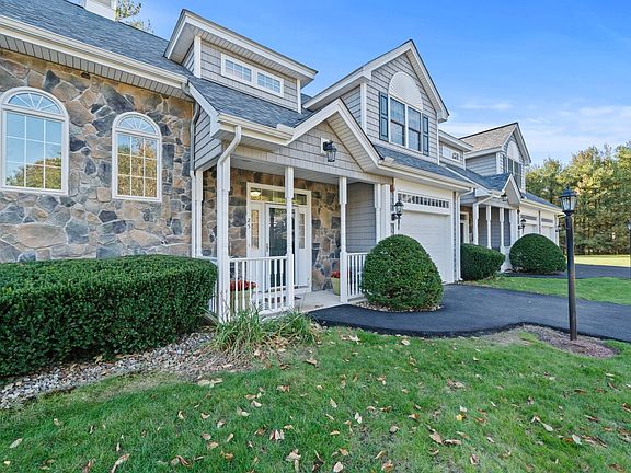 2nd image of 25 Stonebury Way #6