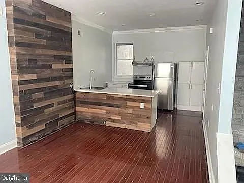 3 bed, 2.0 bath, 1600 sqft, $2,500 — Photo 1