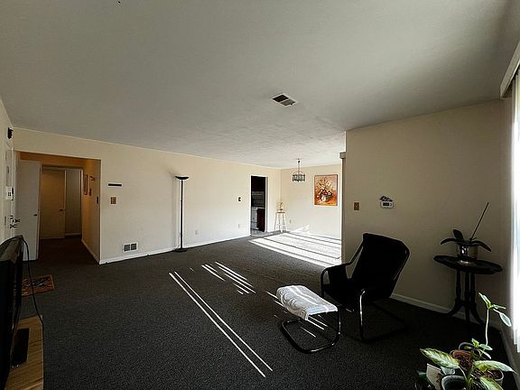 Living/Dining Area 
