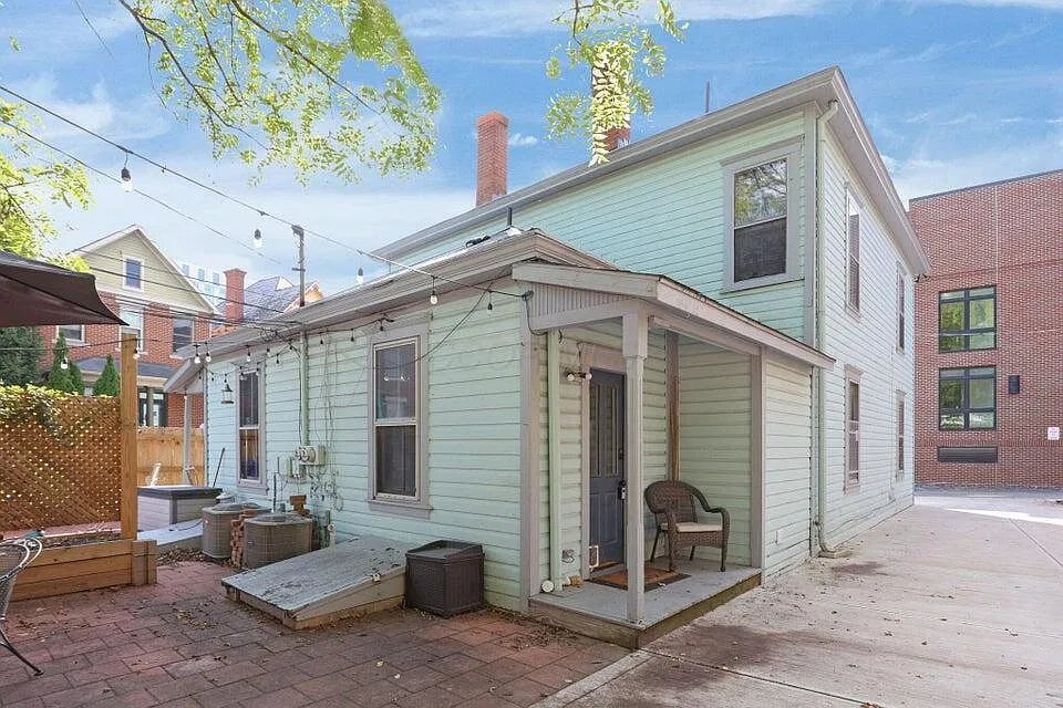 1 bed, 1.0 bath, 1129 sqft, $2,500 — Photo 1