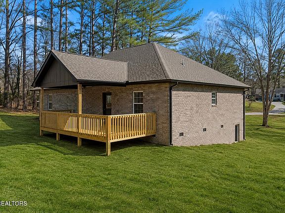 4th image of 2925 Marvin Cir