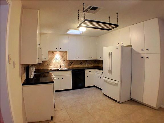 4th image of 5802 Oakclaire Dr