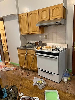 3rd image of 24 E Broadway Floor 1