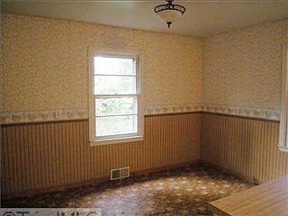 5th image of 1907 Albatross St