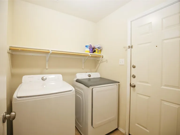 213 Rim Rock Dr — Photo 12