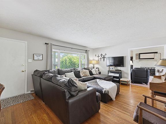 3rd image of 702 Village Square Dr