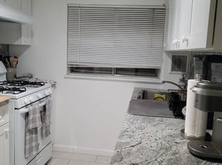 274 Central Park Rd #1, Plainview, NY 11803