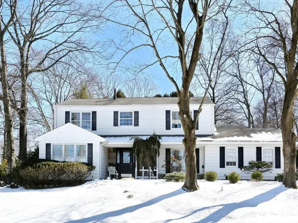 2 Sunderland Place, Suffern, NY 10901