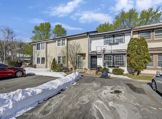 4 Hunts Ct, Clarks Summit, PA 18411