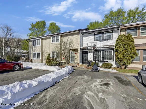 4 Hunts Ct, Clarks Summit, PA 18411