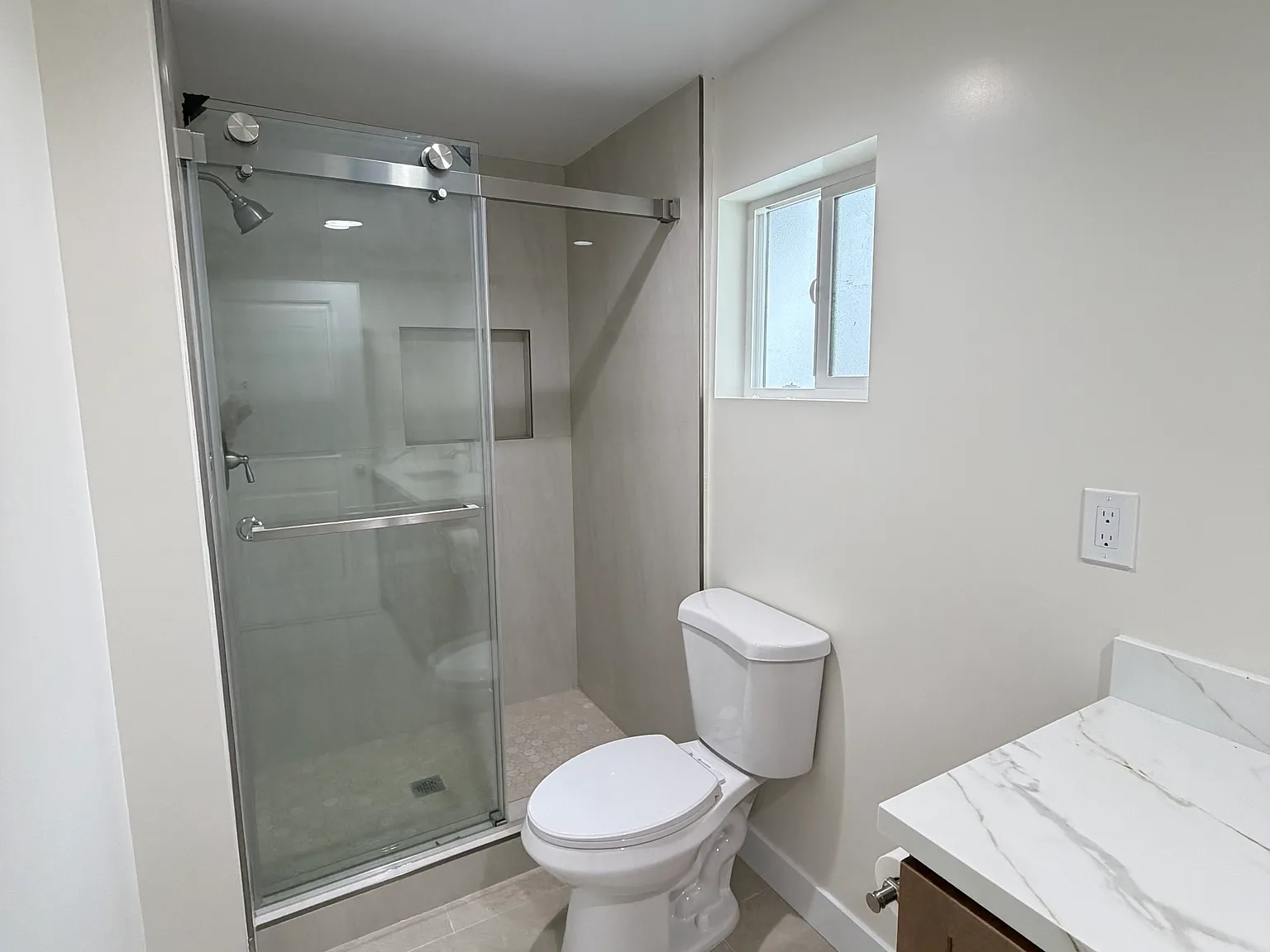 1 bed, 500 sqft, $2,400 — Photo 4