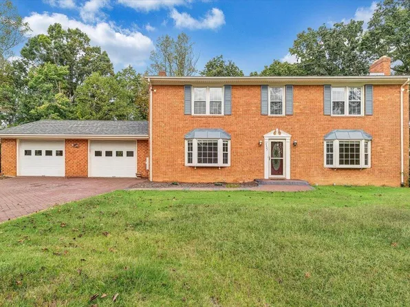 3327 Hollyfield Cir, Roanoke, VA 24018