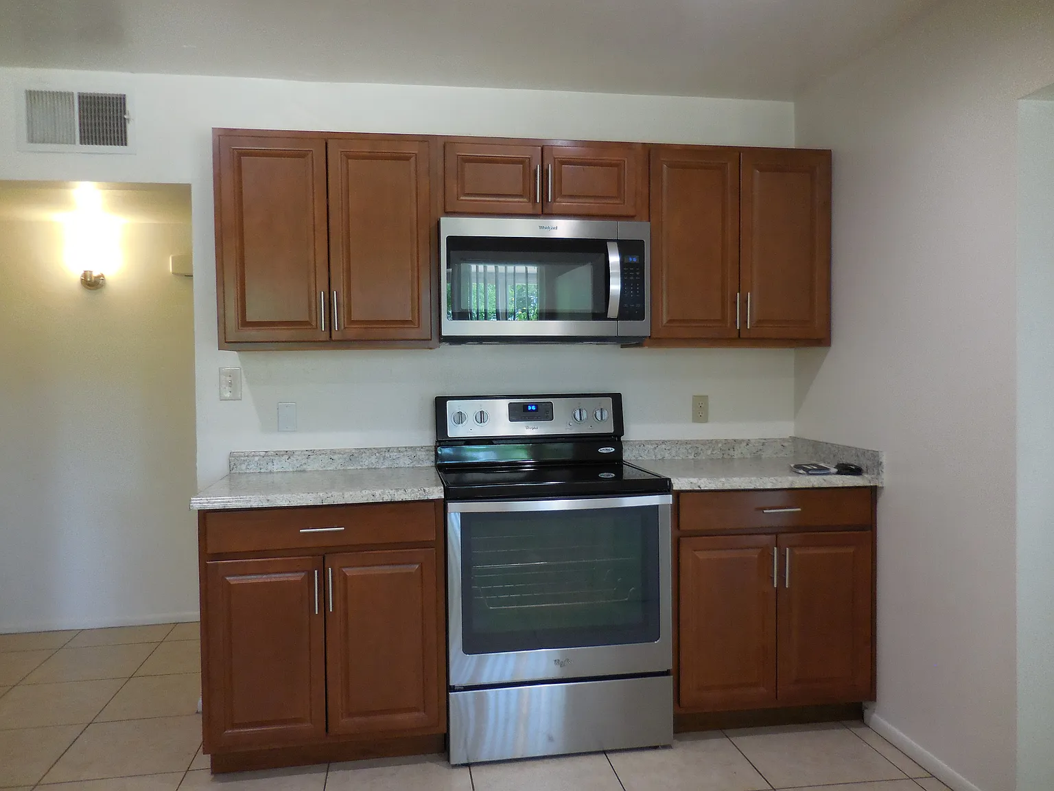 1305 E Don Carlos Avenue — Photo 2