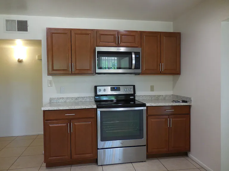 1305 E Don Carlos Ave — Photo 2