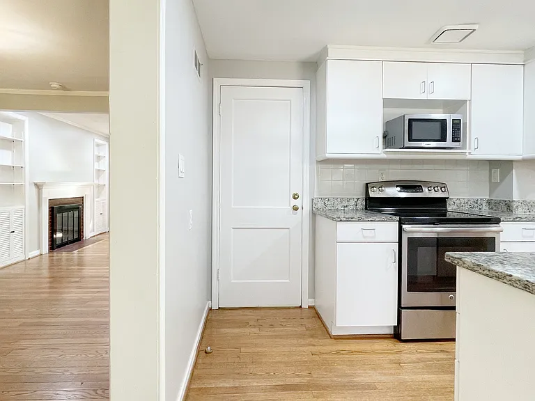 7318 Rosewood St — Photo 9