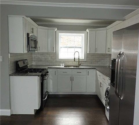 4th image of 632 Main St