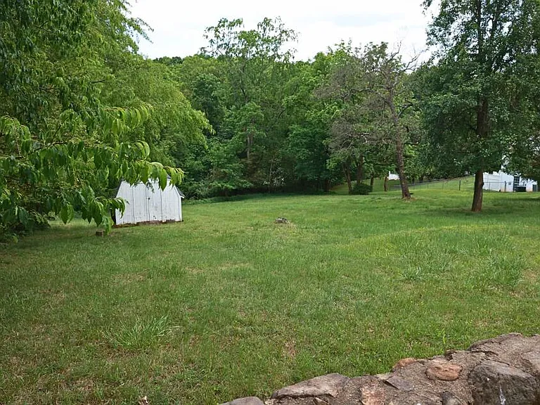 32 Upland Dr — Photo 45