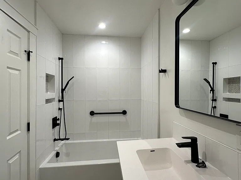 536 Roxbury Ln — Photo 10