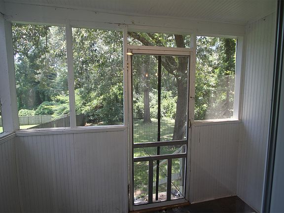 3rd image of 205 S Hampton Dr