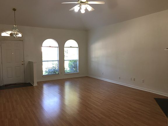 3rd image of 1418 Ross Dr