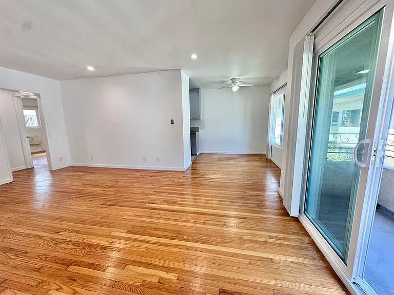 3345 Mentone Ave — Photo 4