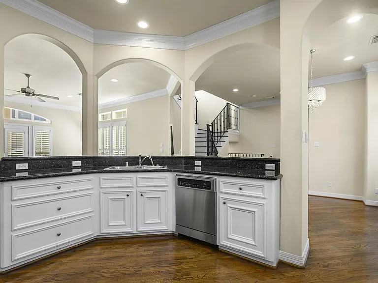 3307B W Lamar St #B — Photo 11