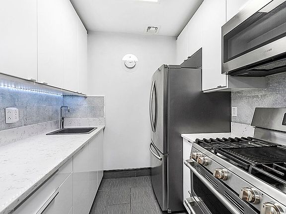 3rd image of 226 W 111th St APT 9