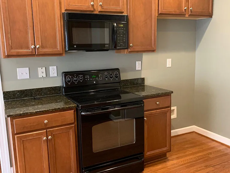 708 Bluffcreek Dr — Photo 6