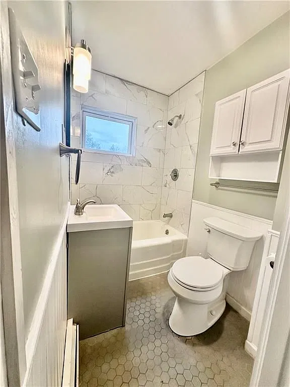 2 bed, 1.0 bath, 891 sqft, $1,600 — Photo 3