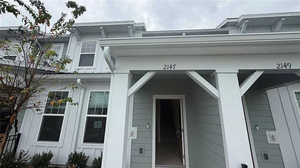 3 bed, 2.5 bath, 1683 sqft, $2,400 — Photo 4
