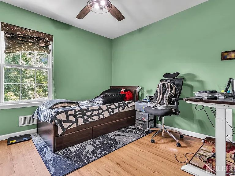 1506 Pinhorn Dr — Photo 2