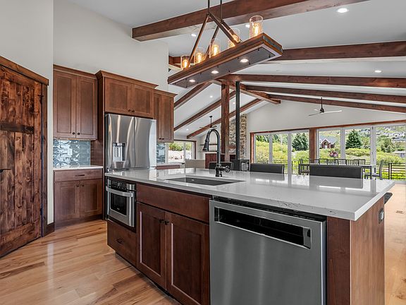 3rd image of 4221 Juniper Cir