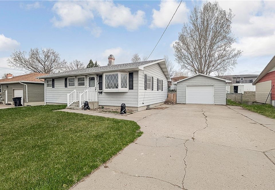 1st image of 131 Maple Ave