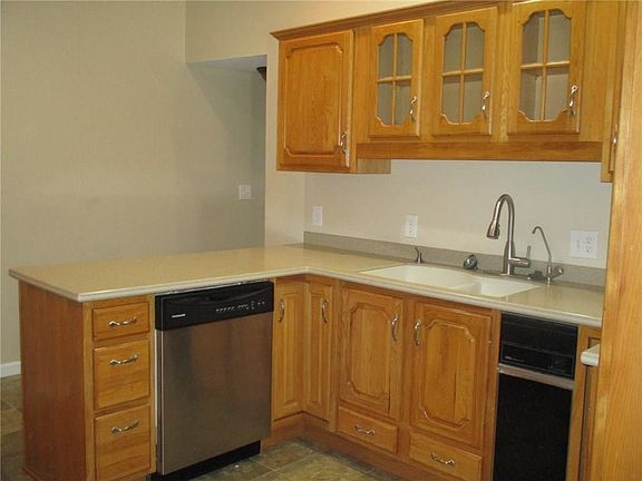 4th image of 315 Binford St