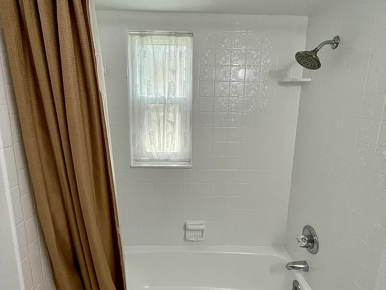 208 Hillsboro St — Photo 36