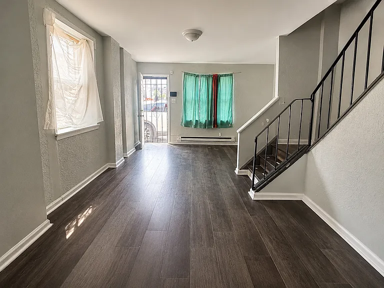 2601 N Sartain St — Photo 3