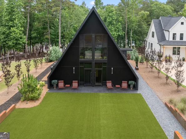 575 Early Dr, Hartwell, GA 30643