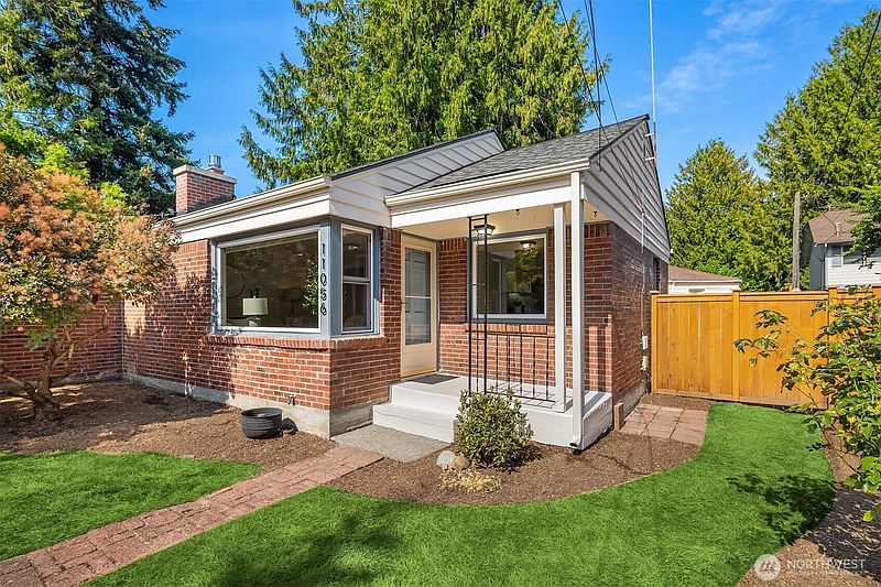 2nd image of 11056 Goodwin Way NE