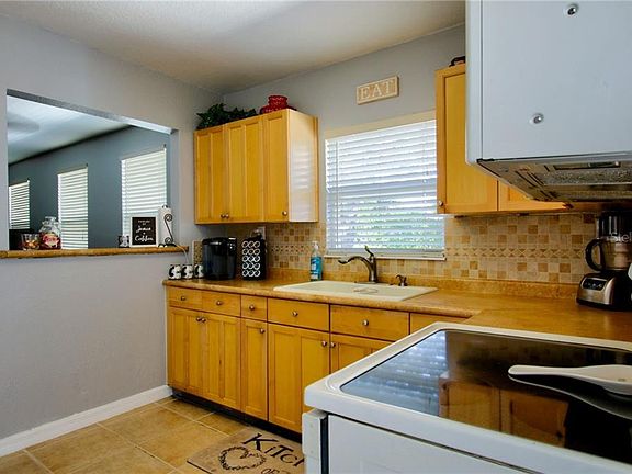 5th image of 1529 Scranton Ave