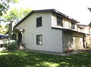 5565 Hyland Courts Dr, Bloomington, MN 55437