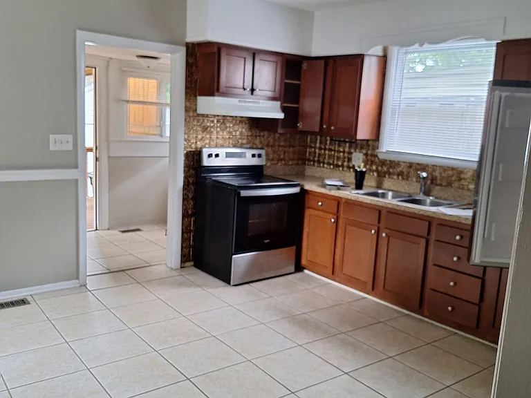 189 N Hanover Ave — Photo 17