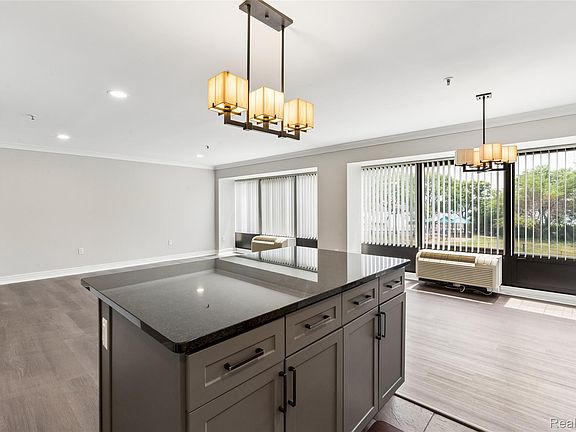 5th image of 1001 W Jefferson Ave #2A