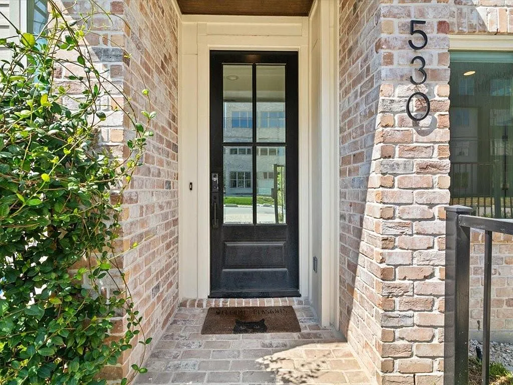 3 bed, 3.5 bath, 2136 sqft, $2,650 — Photo 2