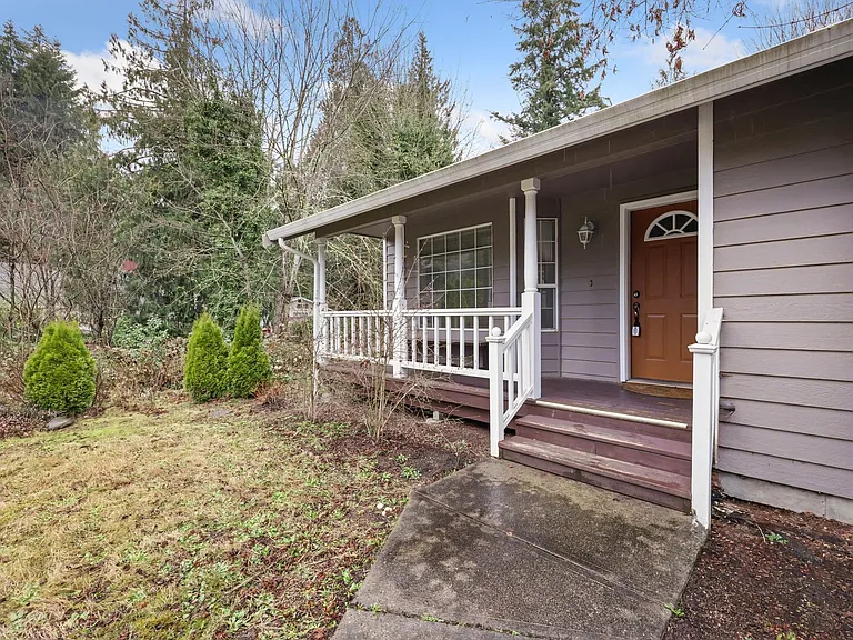 1012 Irving St SW — Photo 3