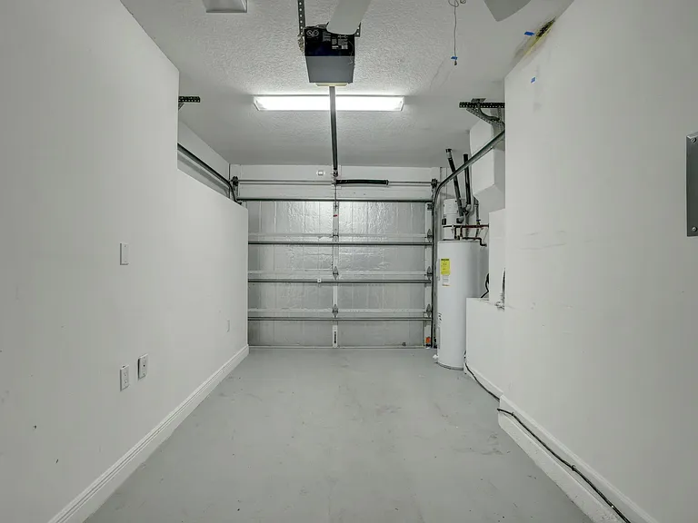 8028 Plantation Lakes Dr — Photo 36