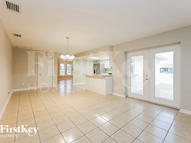 3752 SW Santa Barbara Pl — Photo 8