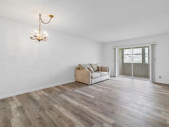 4th image of 2534 S Garden Drive #106