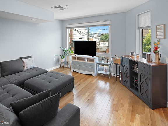 5th image of 2012 Frankford Ave APT 4A
